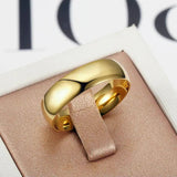 Bague de fiancaille homme couleur dorée scintillante.