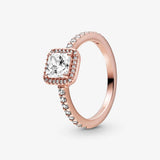 bague diamant en argent sterling 925 avec pierre centrale carrée et de petites pierres couleur rose gold.