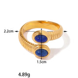Bague femme pas cher dorée avec un anneau à rayures et deux pierres bleues ovales.