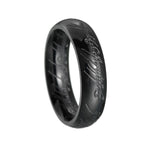 Bague homme style en acier inoxydable noir avec un anneau gravé.