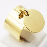 Bague médaille en acier inoxydable couleur dorée avec un pendentif cercle.