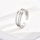 Bague orteil en acier argenté avec trois anneaux reliés.
