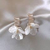 boucles d oreilles blanches