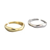 Deux bagues ajustables femmes en cuivre, une dorée et une argentée.