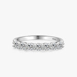 Bague alliance femme en argent 925 avec de jolis zircones rond sur le devant.