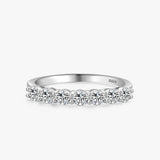 Bague alliance femme en argent 925 avec de jolis zircones rond sur le devant.