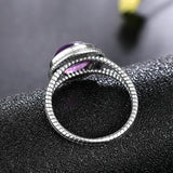 Bague améthyste en argent avec un design torsadé et une pierre ovale vue de dos.
