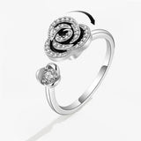Bague anti stress femme avec pendentif en forme de rose noire qui tourne sur elle-même.