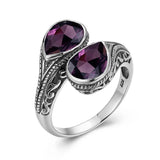 Bague argent 925 avec deux pierres améthystes taillés en poire et un anneau à motifs.