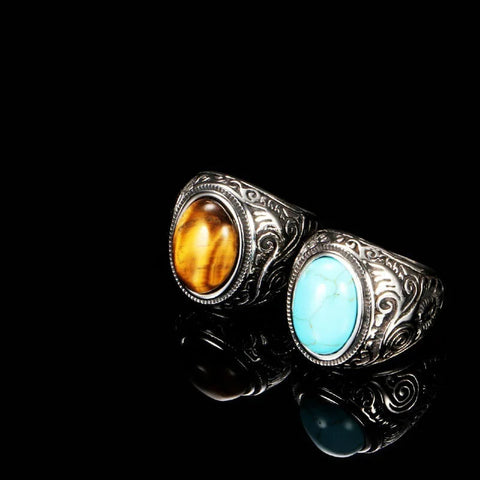 Deux bagues avec pierre naturelle, une avec un oeil de tigre ovale et une avec une turquoise ovale.