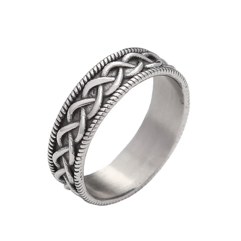 Bague celtique en acier inoxydable couleur argent.