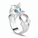 Bague chaton en argent 925 avec yeux bleus, vue détaillée du design sculpté