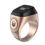 Bague connecté pour femme couleur rose gold avec un écran LED et un anneau en métal.