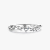 Bague de fiançaille originale en argent, avec pierre en forme de coeur et zircones.