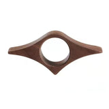 Bague de lecture en bois marron.