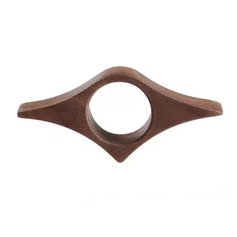 Bague de lecture en bois marron.
