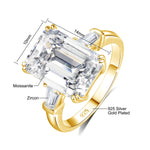 Bague de luxe en argent couleur dorée avec les dimensions de ses pierres et de sa moissanite.