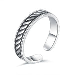 Bague de pied en argent sterling 925 avec un anneau orné de motifs torsadés.
