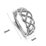 Bague de pouce femme couleur argentée avec un design noeud sur le devant.