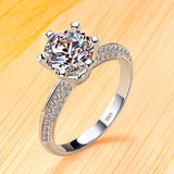 Bague de promesse en argent sterling 925 ornée d’un gros zircon rond avec incrustation de pierres scintillantes.