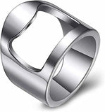 Bague décapsuleur en acier inoxydable de couleur argentée.