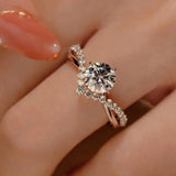 Bague diamants en argent sterling 925 avec moissanite et un anneau pavé de pierres.