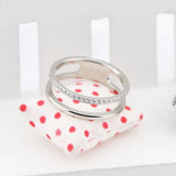 Bague double anneau en acier inoxydable couleur argenté avec un anneau pavé de pierres.