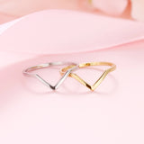 2 bagues en acier inoxydable avec motif en V, une dorée et une argentée.