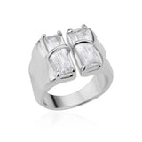 Bague fantaisie femme de couleur argentée avec deux cristaux rectangulaires.