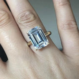 Bague femme luxe en argent 925 couleur doré avec une pierre rectangle