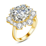 Bague fleur diamant en argent 925 plaqué or jaune avec une moissanite entourée de zircones.