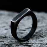 Bague homme acier inoxydable couleur noire avec finition brossée.