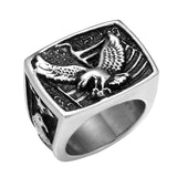 Bague homme chevalière en acier inoxydable argenté avec motif aigle.