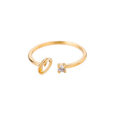 Bague initiale O en acier inoxydable couleur doré.