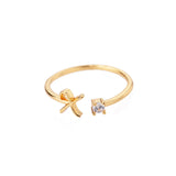 Bague initiale X en acier inoxydable couleur doré.