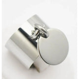 Bague médaille pour femme en acier de couleur argenté.