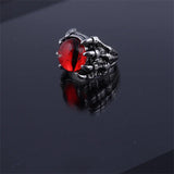 Bague oeil en alliage de zinc avec un oeil rouge.
