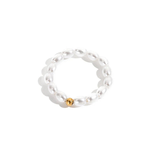 Bague perlée en perles blanches et acier inoxydable.