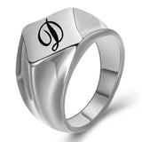 Bague personnalisable en acier avec l'initiale D gravée sur le dessus.