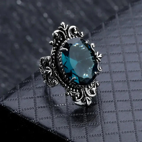 Bague pierre bleue en cuivre couleur argent avec une grosse pierre bleue ovale.