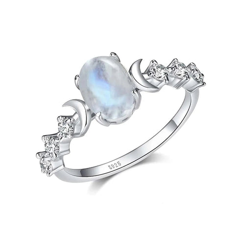 Bague pierre de lune ovale, accompagnée de motifs lune et d'étoiles sertis de zircone.