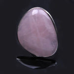 Bague imitation quartz rose avec un gros cristal rose.
