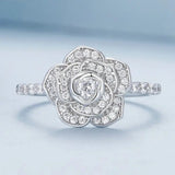Bague rose en argent 925 avec une rose et un anneau sertis de zircons.