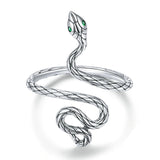 Bague serpent argent pour femme avec des yeux verts.