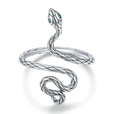 Bague serpent argent pour femme avec des yeux verts.