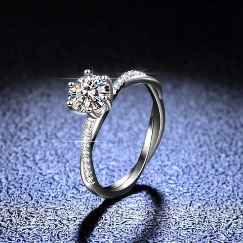 Bague solitaire diamant en argent 925 avec une monture torsadée sertie de micro-diamants.