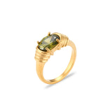Bague tendance en acier et titane doré avec une pierre ovale verte.
