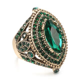 Bague verte pour femme en alliage de zinc avec de petites pierres vertes.