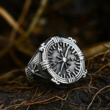 Bague viking en acier inoxydable avec un motif boussole.