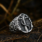 Bague viking en acier inoxydable avec un motif ancre et gouvernail.